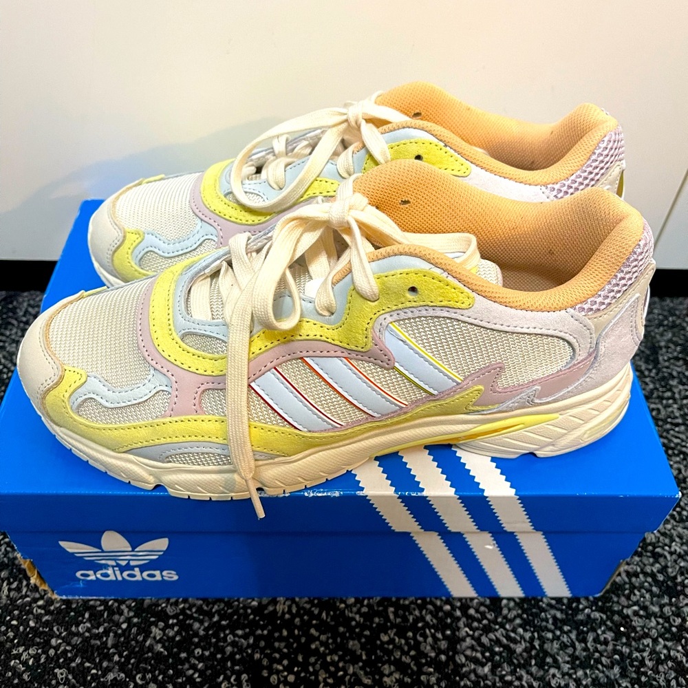 Adidas Temper Run Pride Sneaker - Love Unites Men’s size 9/Women’s 10.5-11